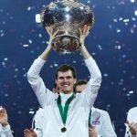 Jamie Murray and Davis Cup trophy in Dunblane