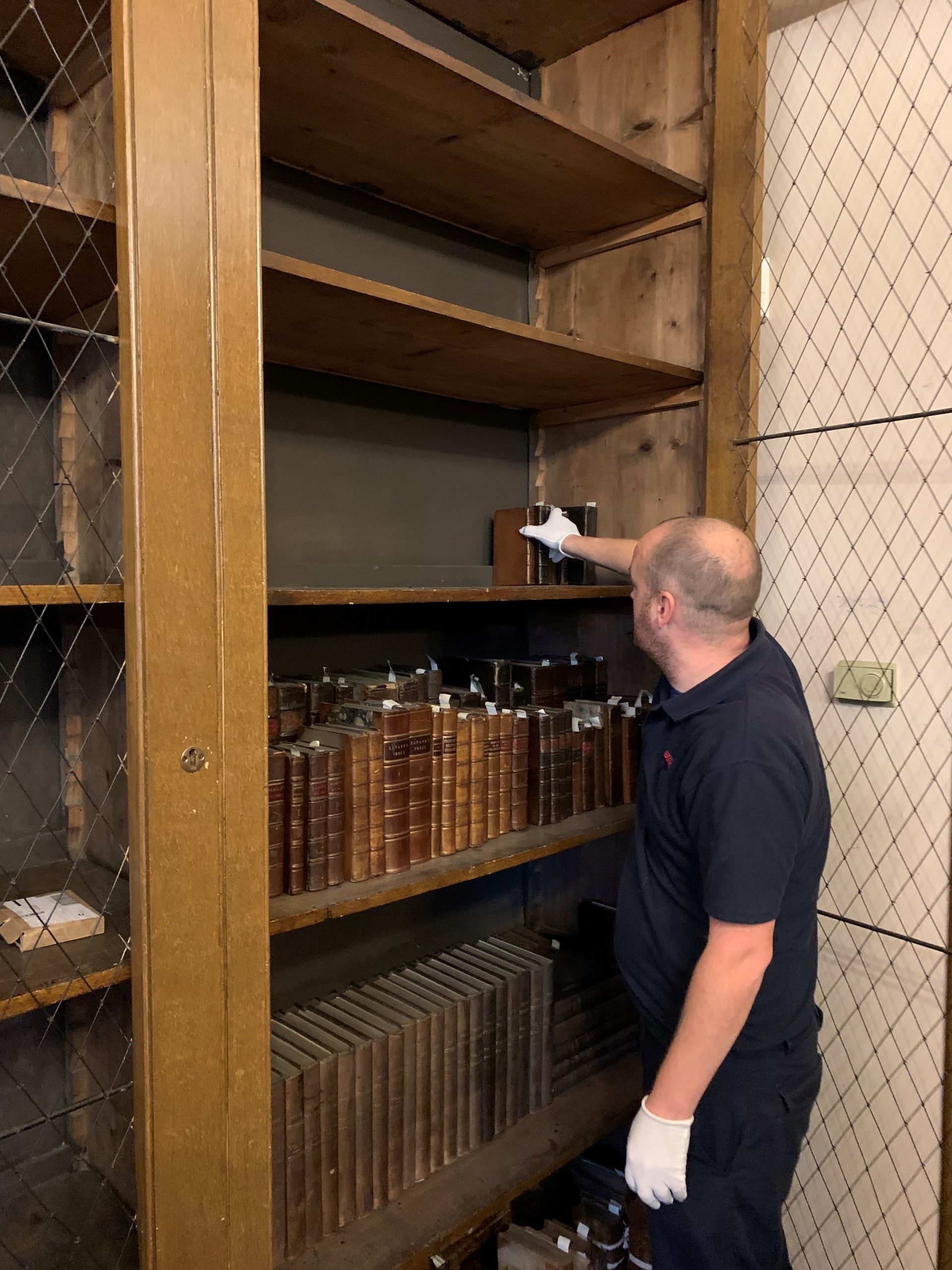 Emptying book cases 2